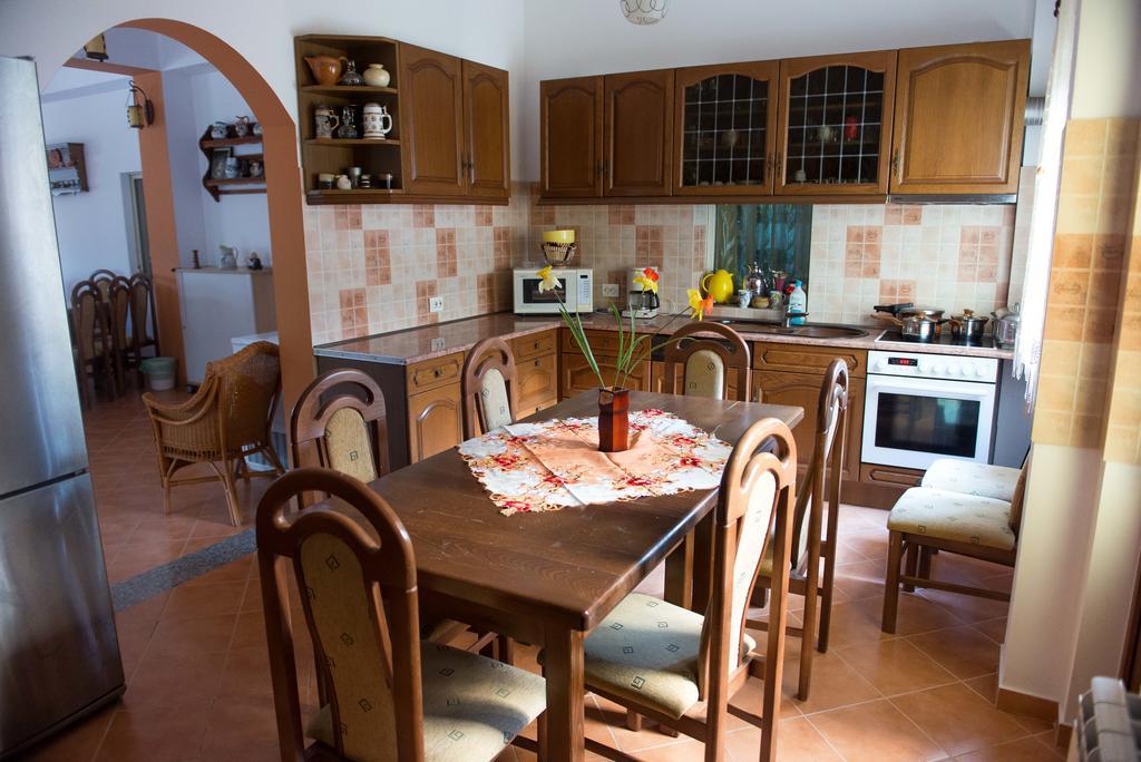 Casa Andreea Hotel Sucevita Bagian luar foto