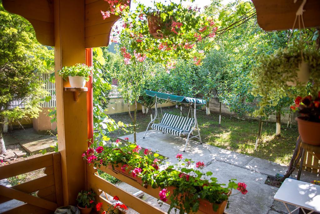 Casa Andreea Hotel Sucevita Bagian luar foto
