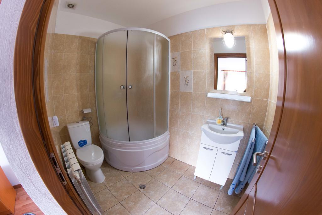 Casa Andreea Hotel Sucevita Bagian luar foto