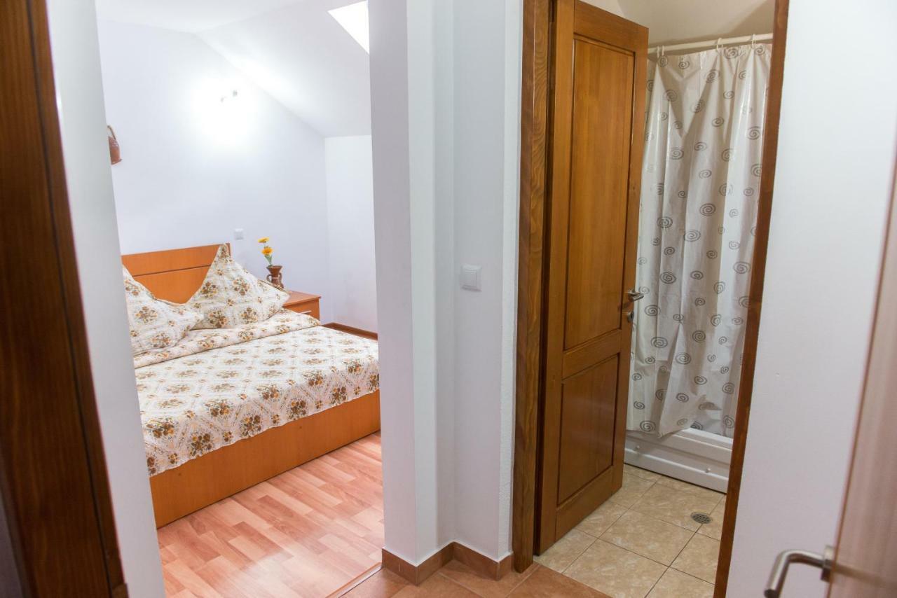 Casa Andreea Hotel Sucevita Bagian luar foto